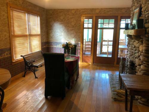 Apartamento Smokies Bed And Breakfast - Evergreen Cottage Inn