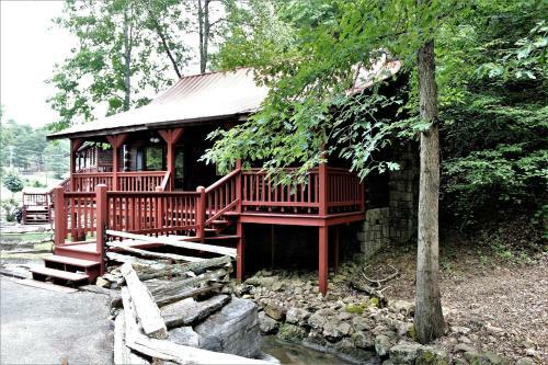 Bear Hugs Cabin