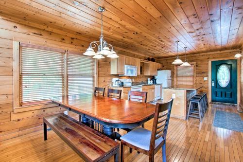 Mountaintop Manor With Hot Tub, Resort Pool Access