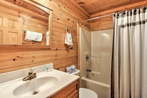 Mountaintop Manor With Hot Tub, Resort Pool Access