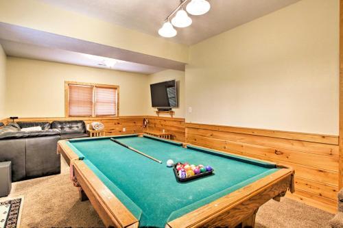 Mountaintop Manor With Hot Tub, Resort Pool Access