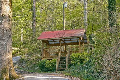 Whispering Waters #208 By Aunt Bug's Cabin Rentals