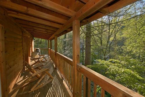 Whispering Waters #208 By Aunt Bug's Cabin Rentals