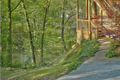 Whispering Waters #208 By Aunt Bug's Cabin Rentals