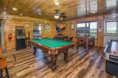 Smokystays 10 Bedroom Cabin