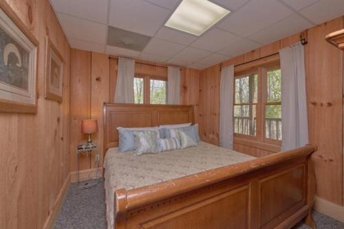 Black Bear Lodge Cabin