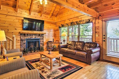 Modern-yet-rustic Pigeon Forge Cabin With Pool Access