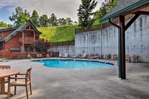 Modern-yet-rustic Pigeon Forge Cabin With Pool Access