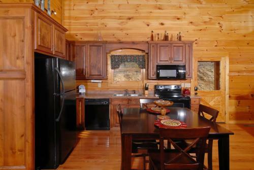 Camelot #266 By Aunt Bug's Cabin Rentals