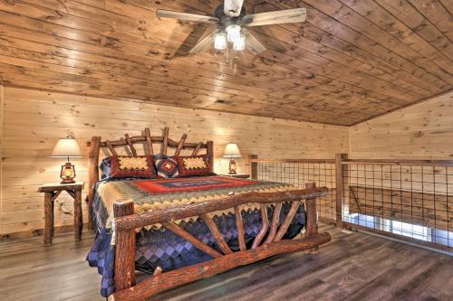 Luxe Cabin Getaway With Hot Tub 1 Mi To Parkway