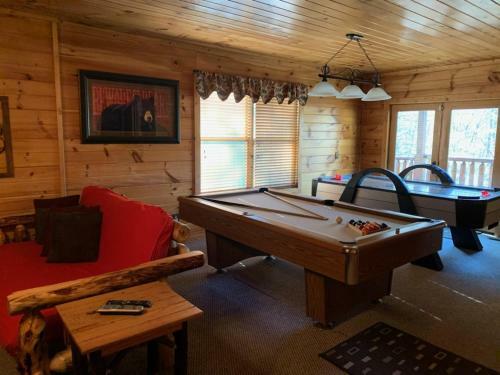 5 O' Clock Somewhere Cabin