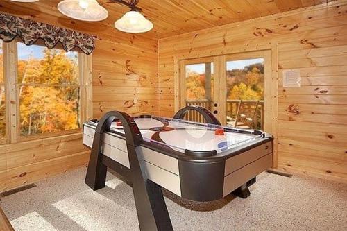 5 O' Clock Somewhere Cabin