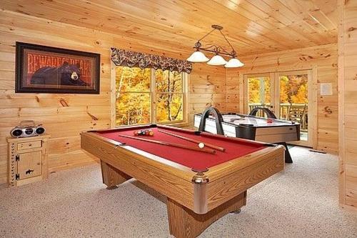 5 O' Clock Somewhere Cabin