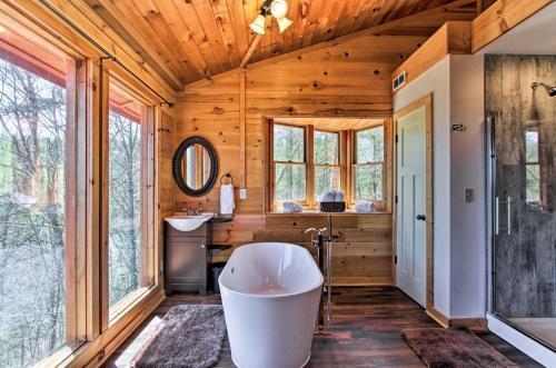 Secluded And Private Smoky Mtn-view Cabin With Fire Pit