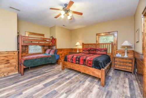 Smokystays 6 Bedroom Cabin