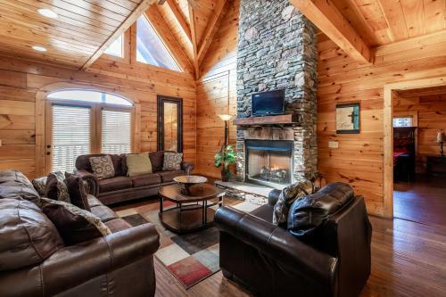 Smokystays 6 Bedroom Cabin