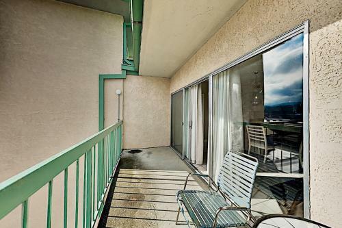 Apartamento Top-floor Condo - River & Mountain Views - Pool