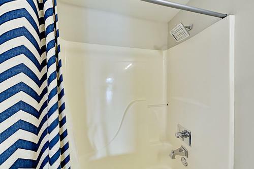 Apartamento Top-floor Condo - River & Mountain Views - Pool