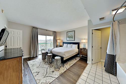 Apartamento Top-floor Condo - River & Mountain Views - Pool