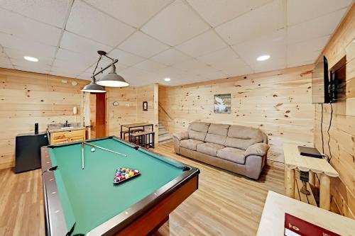 Country Bear Cove - Private Hot Tub Cabin