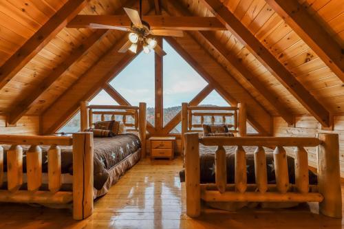 Mountain Theatre Lodge