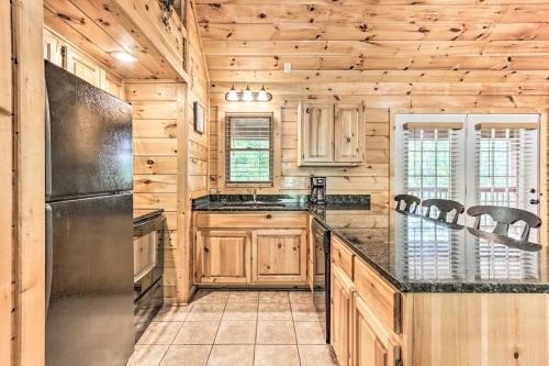 Creekside Cottage With Hot Tub, 1mi To Pigeon Forge