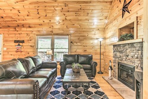 Creekside Cottage With Hot Tub, 1mi To Pigeon Forge
