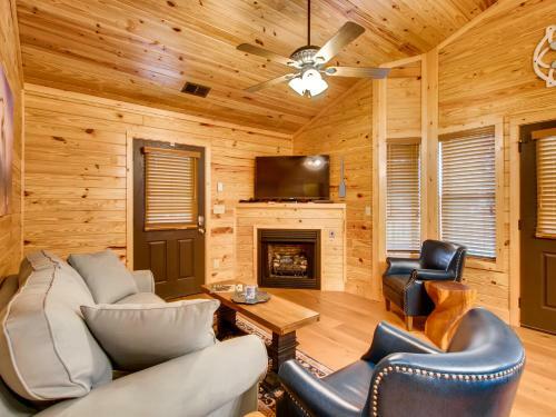 River Getaway #2326 By Aunt Bug's Cabin Rentals