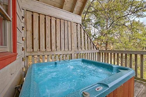 Adorable Shut'er Inn Cabin