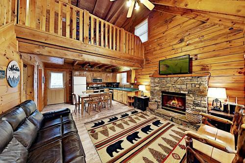 Secluded Creekside Retreat With Private Hot Tub Cabin