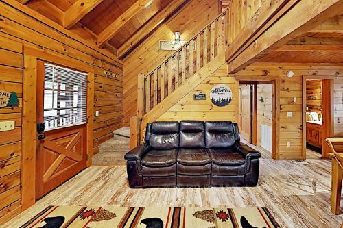 Secluded Creekside Retreat With Private Hot Tub Cabin