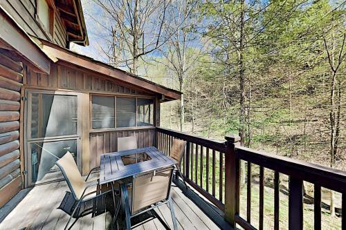 Secluded Creekside Retreat With Private Hot Tub Cabin