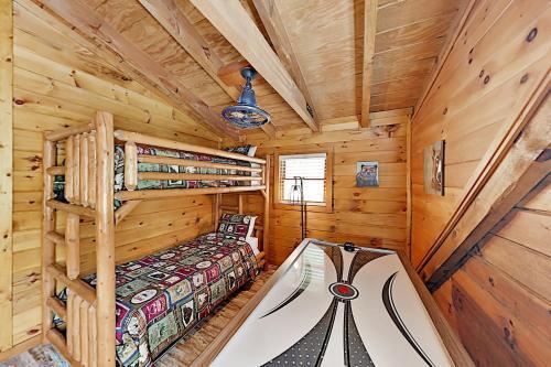 Secluded Creekside Retreat With Private Hot Tub Cabin