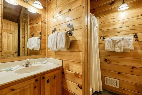 Cozy Bear Cabin Cabin