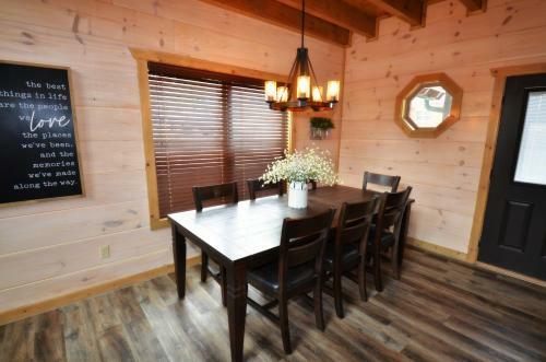 Suite Retreat Near Dollywood