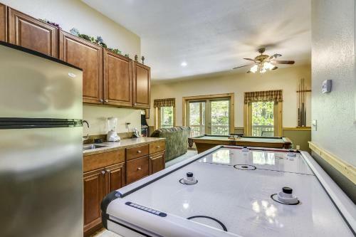Smoky Mountain Escape Cabin