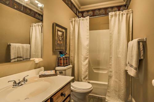Historic Cedar Hill Mansion With Pool And Patio On Farm