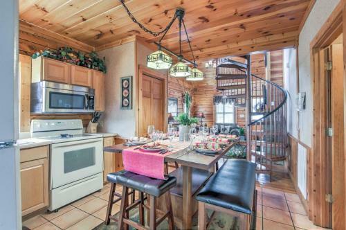 Easy Life Pigeon Forge Home With Views And Hot Tub!