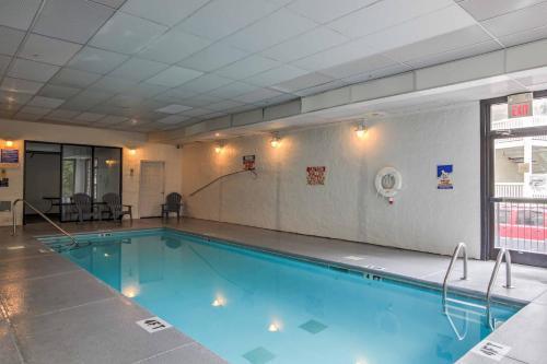Easy Life Pigeon Forge Home With Views And Hot Tub!