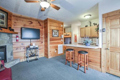 Easy Life Pigeon Forge Home With Views And Hot Tub!