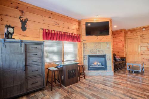 Deer Tracks Retreat In Pigeon Forge!