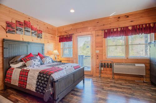 Deer Tracks Retreat In Pigeon Forge!