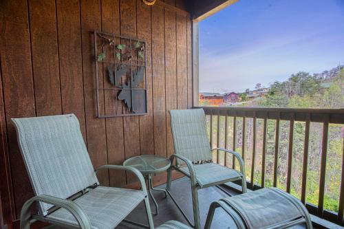 Deer Tracks Retreat In Pigeon Forge!