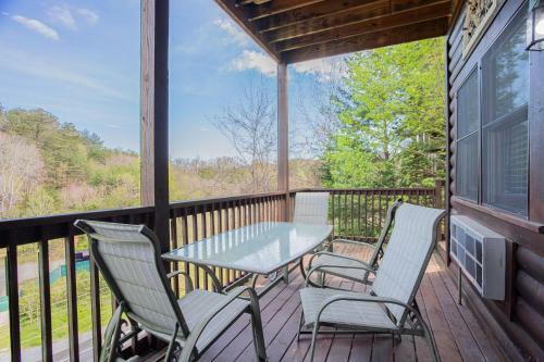 Deer Tracks Retreat In Pigeon Forge!