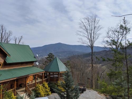 Luvin Logs Lodge