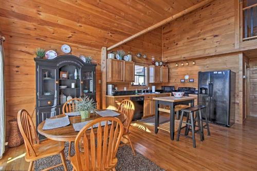 Sevierville Home With Hot Tub - 5 Min To Pigeon Forge