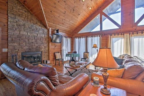 Sevierville Home With Hot Tub - 5 Min To Pigeon Forge