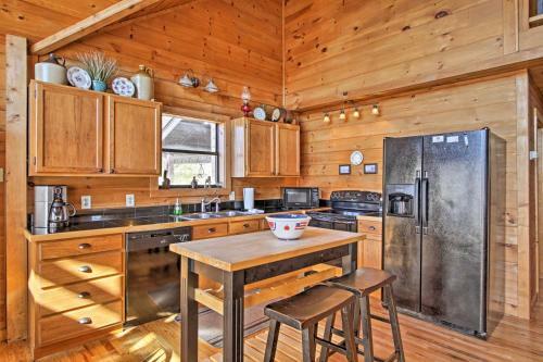 Sevierville Home With Hot Tub - 5 Min To Pigeon Forge