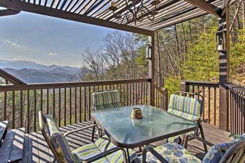 Sevierville Home With Hot Tub - 5 Min To Pigeon Forge