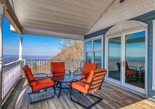 Ruby's Cliffside #125 By Aunt Bug's Cabin Rentals